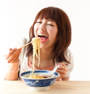 食事 女性