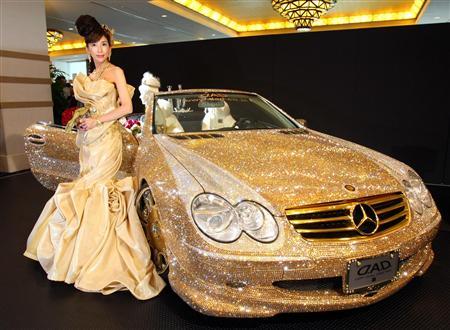 金色 車