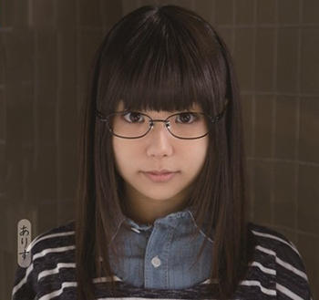 地味女