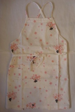ネコマンジュウ桜ショートエプロン