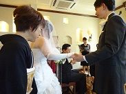 新郎に人生のバトンです