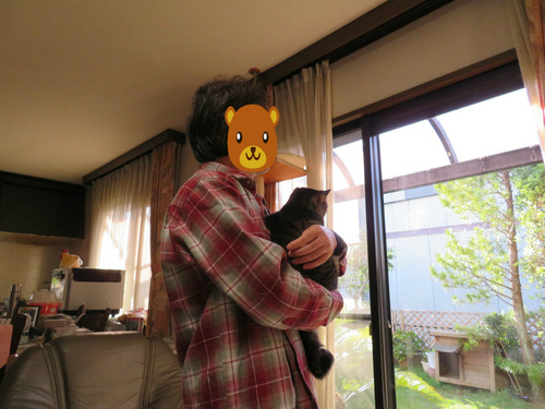 お父ちゃんに抱っこ