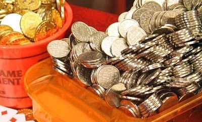 ワイ「お、ゲーセンで遊ぶゥーんだ!お金両替するゥーんだ!」