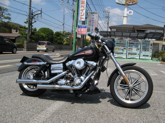 2007年式FXDL ダイナ・ローライダーにワイドタイヤキット取付