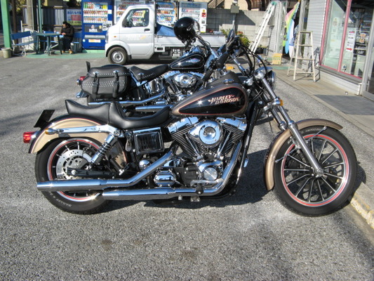 2004年式FXDL ダイナ・ローライダーにフォークブーツ取付