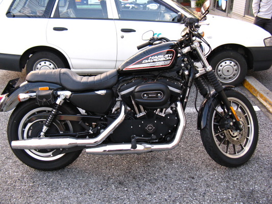 2009年式XL883R リアショック交換でローダウン 2009年式XL883R リアショック交換でローダウン