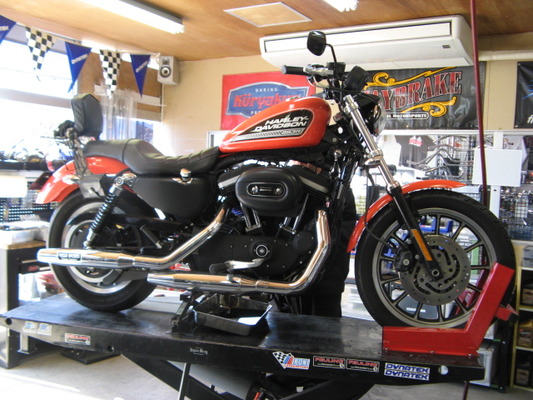 2008年式XL883R ショートタイプリアショック取り付け＆ショート