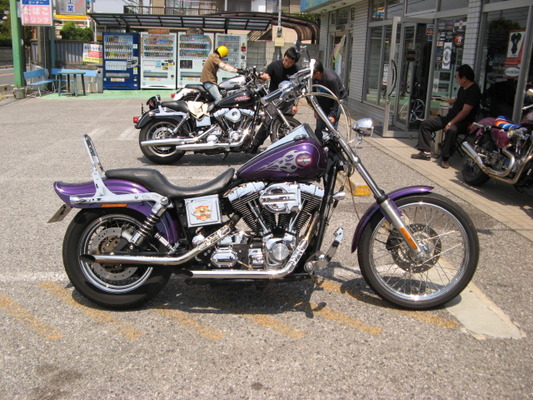 H-D純正 ダイナ 02年 FXDWG ワイドグライド ガソリンタンク フューエルタンク FXDWGI シート ハーレー 純正 中古 バイク 部品 ダイナ ワイドグライド