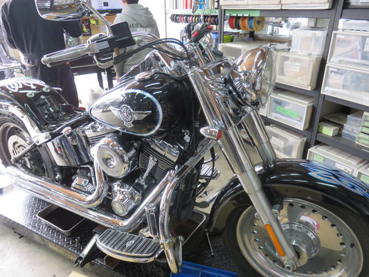 2013年式FLSTF ミーティングキャリア取り付け！！！ : HarleyDavidson 