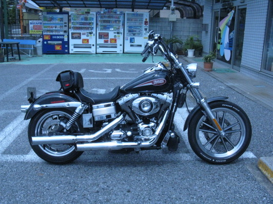 2007年FXDLリアタイヤ交換01