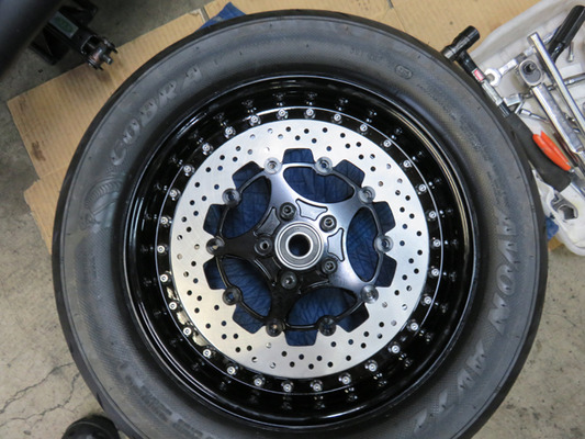 14XL1200X_BIGMACHINE_WHEEL3