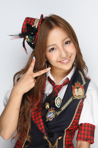 板野友美