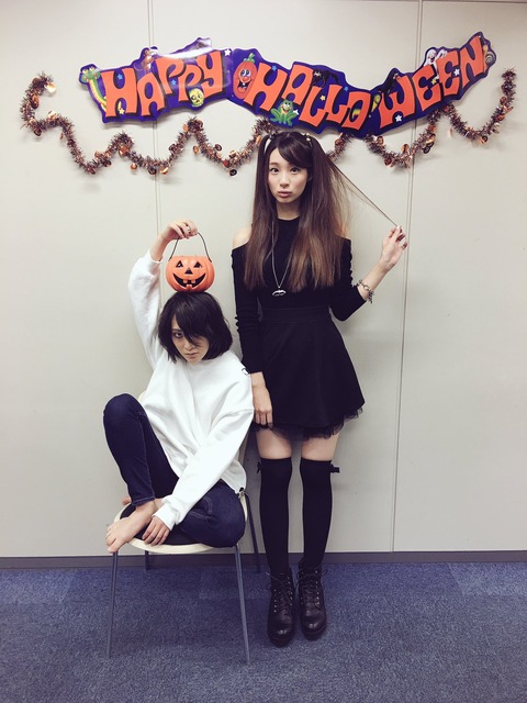 【乃木坂46】生駒里奈×足立梨花『デスノート”L×ミサミサ”』のコスプレを披露!