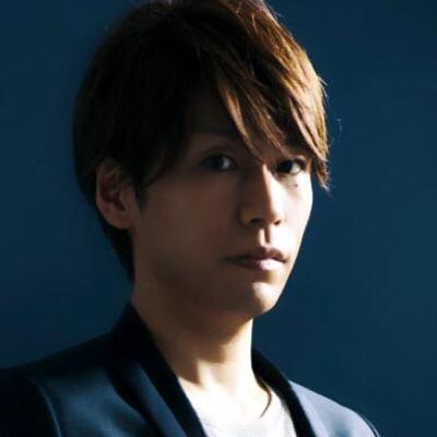 W8YetGpE_400x400