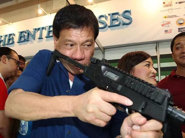 【朗報】ドゥテルテ大統領、強すぎる。「息子がま薬密輸やってたらコロした警官は無罪」