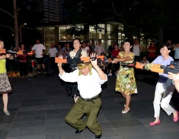 【中国】中高年の男女が広場で毎日「日本鬼子を殺せ」ダンス