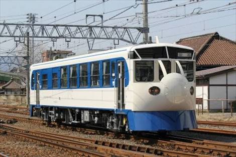 新幹線「うおおおおおおおおお」300km/h 飛行機「ふぅ」1000km/h