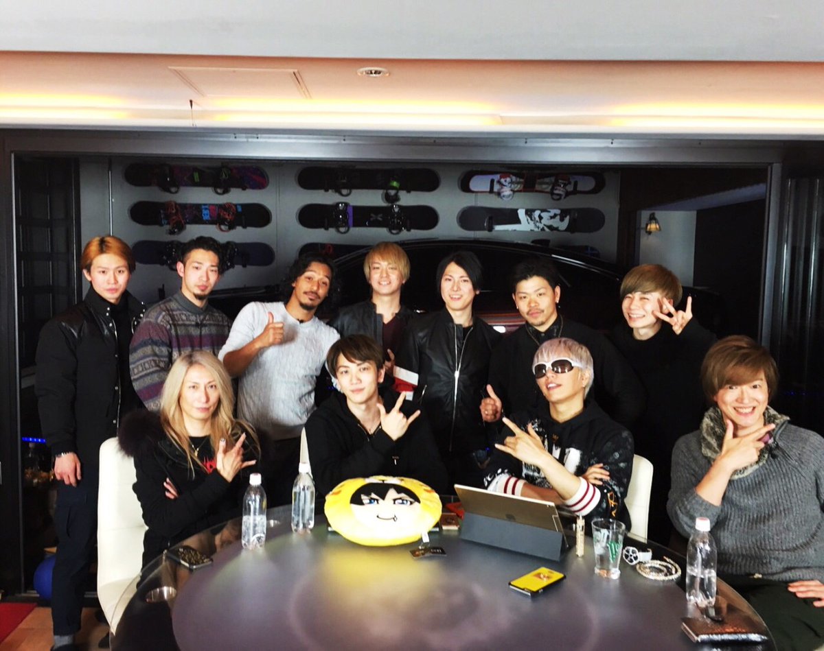 いやー やっぱりgackt様yoshiki様さすがだよね Gackt様のガッツポーズ見れたから今年も良い年になりそう トレンドニュースアワー