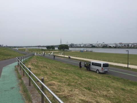 荒川サイクリングコース。葛西周辺。ここを北上して四つ木まで戻ります!
