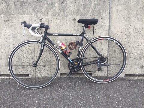 愛車紹介。GIOSのIRONE(アイローネ)というロードバイクです。御徒町にあるY's Roadというショップで購入しました。