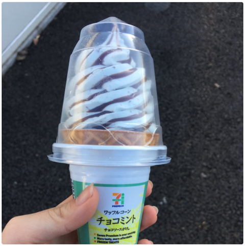 セブンプレミアム『ワッフルコーン チョコミント カップ』
