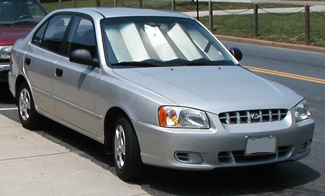 800px-Hyundai_Accent_sedan