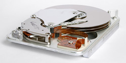 Seagate_ST33232A_hard_disk_inner_view