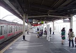 240px-Maihama-sta-platform (1)