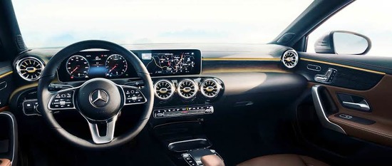【画像】ベンツの新型Aクラスさん、カッコよすぎるwwwww