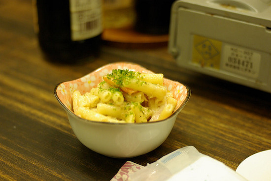 居酒屋店員ワイ「ようこそー」客「お通しカットで」ワイ「またか」