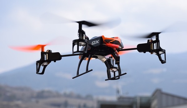 drone-674237_640