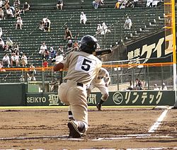 250px-Bunt_High_school_baseball_in_Japan_2007