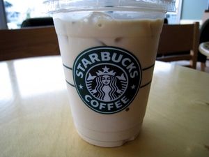 スタバの氷が多い