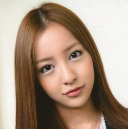 板野友美