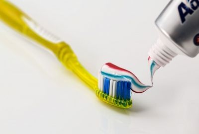 toothbrush-571741_1920_(1)-400x270-MM-100