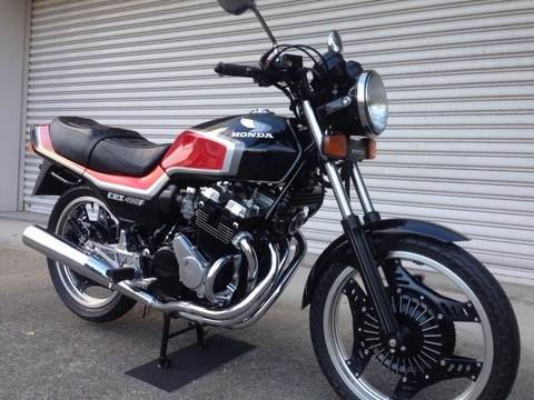 販売車輌・・・再生新車CBX400FF : NGUオートのスタッフ