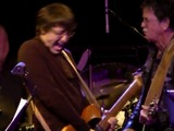 ルーの後ろのギタリスト_吠える