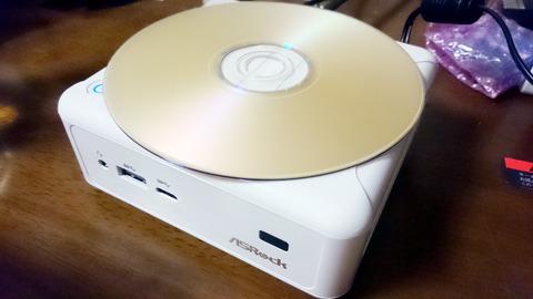 サイズはCDケースより少し小さい