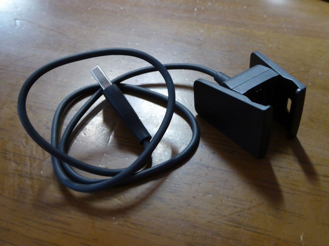 充電ケーブルがクリップ式に