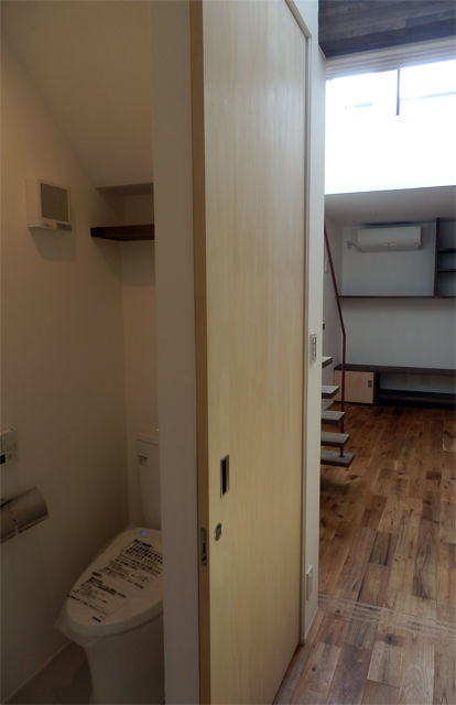 TOILET1