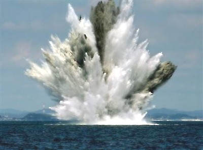 海上で大爆発
