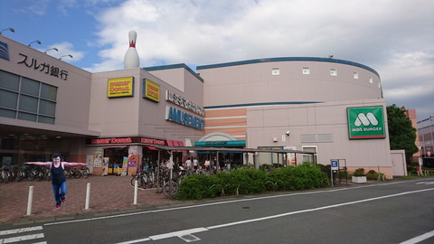 清水町ショッピングモールで右足立ちでバランス感覚を検査した僕の姿