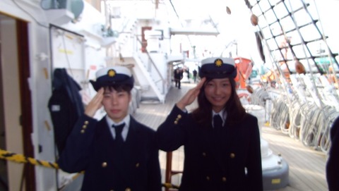 若くて可愛い女性船員実習生の2人