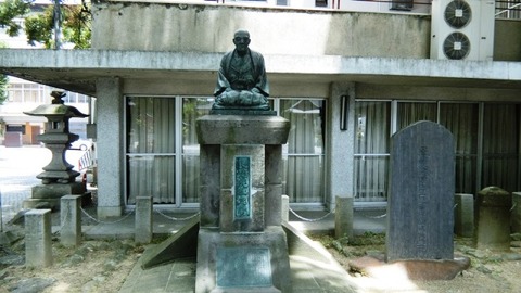 55代宮司の三男である安積艮斎は江戸で私塾を開いた。