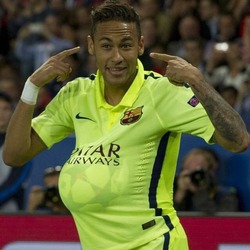 お腹にボールを入れ