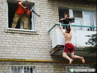 【惨劇】窓の外には