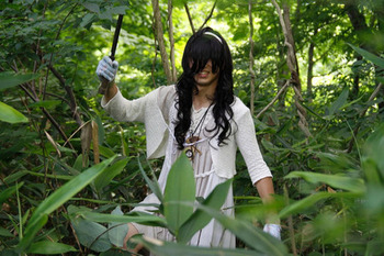 振り向くと、不審な女が