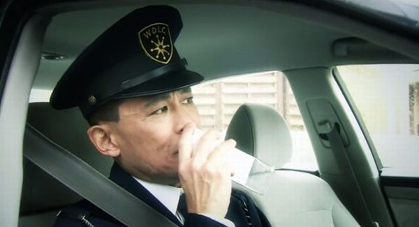 の男達が尋ね