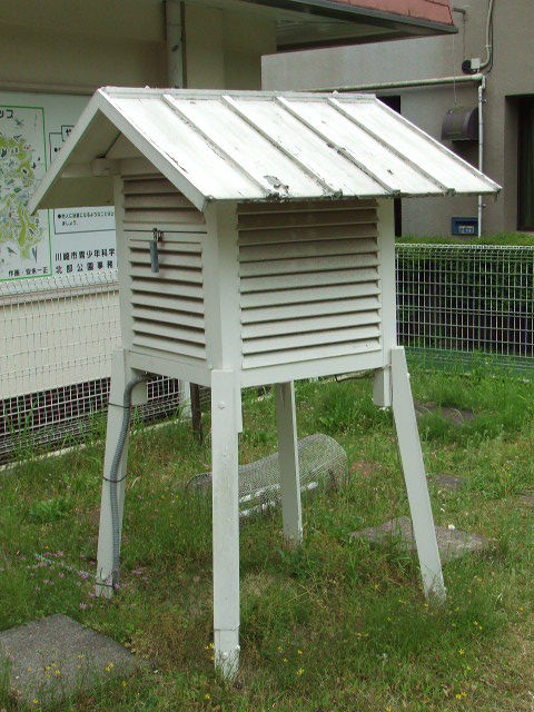Stevenson_screen_in_Ikuta_Wooded_Area