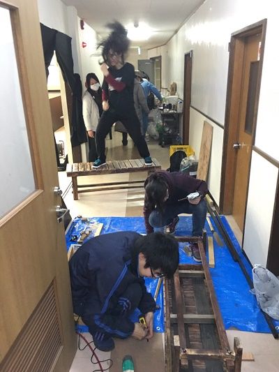 5枚目 廊下で作業(えんぶ5)